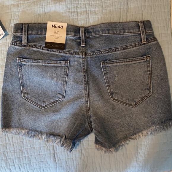 Size 11 Mudd Jean Shorts - Picture 2 of 4
